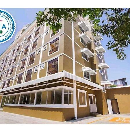 Wises Hotel Ban Bang Phra Екстериор снимка